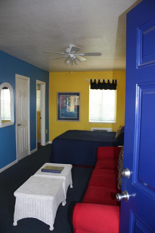 Barefoot Bay Resort Motel Клиъруотър Бийч Екстериор снимка