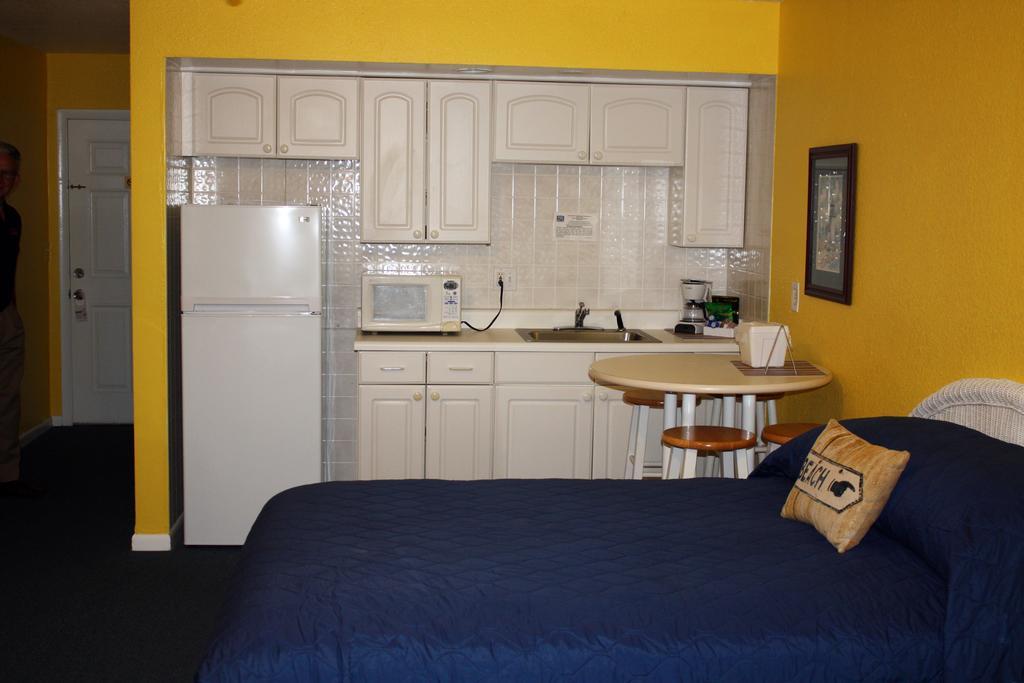 Barefoot Bay Resort Motel Клиъруотър Бийч Екстериор снимка