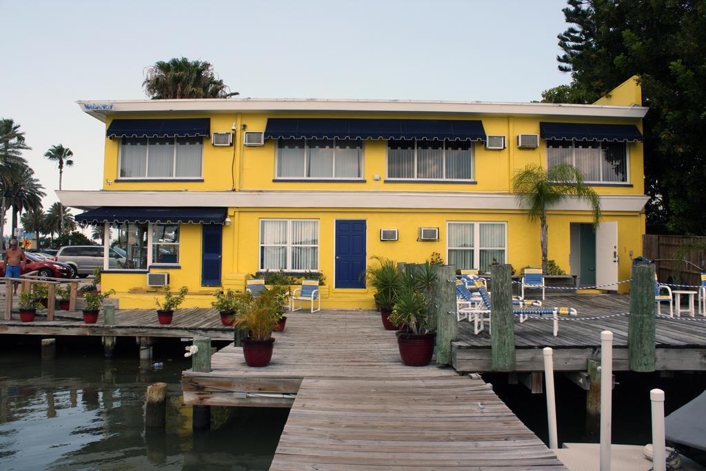 Barefoot Bay Resort Motel Клиъруотър Бийч Екстериор снимка