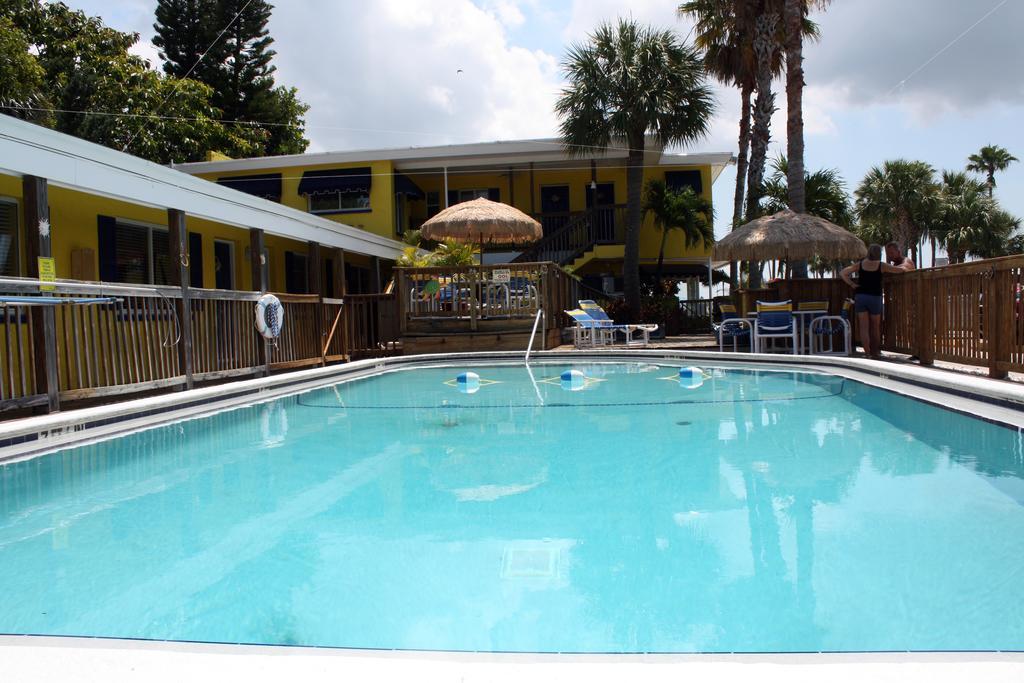 Barefoot Bay Resort Motel Клиъруотър Бийч Екстериор снимка