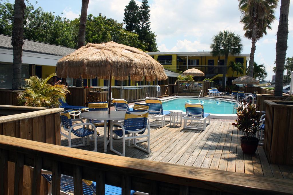 Barefoot Bay Resort Motel Клиъруотър Бийч Екстериор снимка