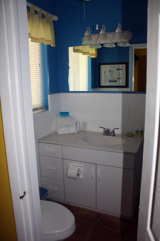 Barefoot Bay Resort Motel Клиъруотър Бийч Екстериор снимка