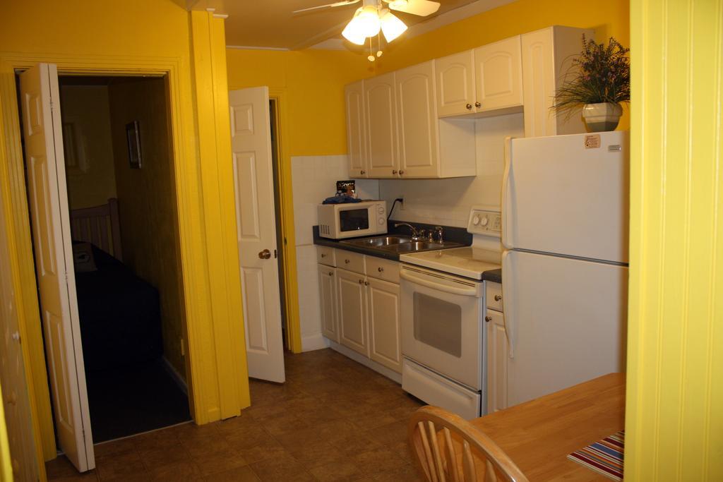 Barefoot Bay Resort Motel Клиъруотър Бийч Екстериор снимка