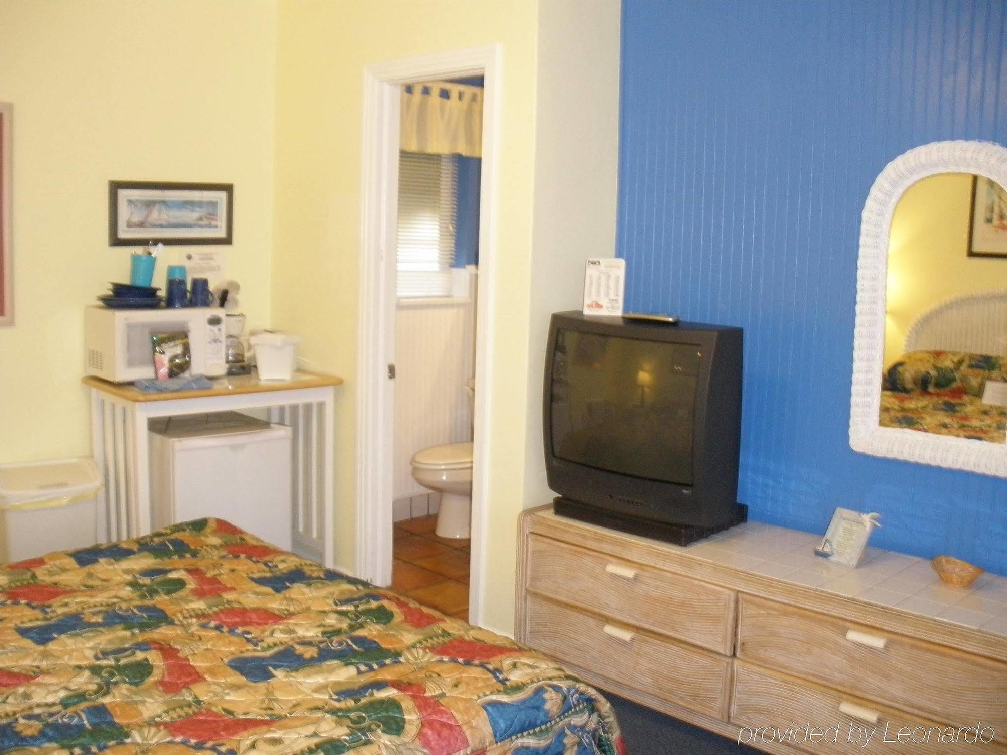 Barefoot Bay Resort Motel Клиъруотър Бийч Стая снимка